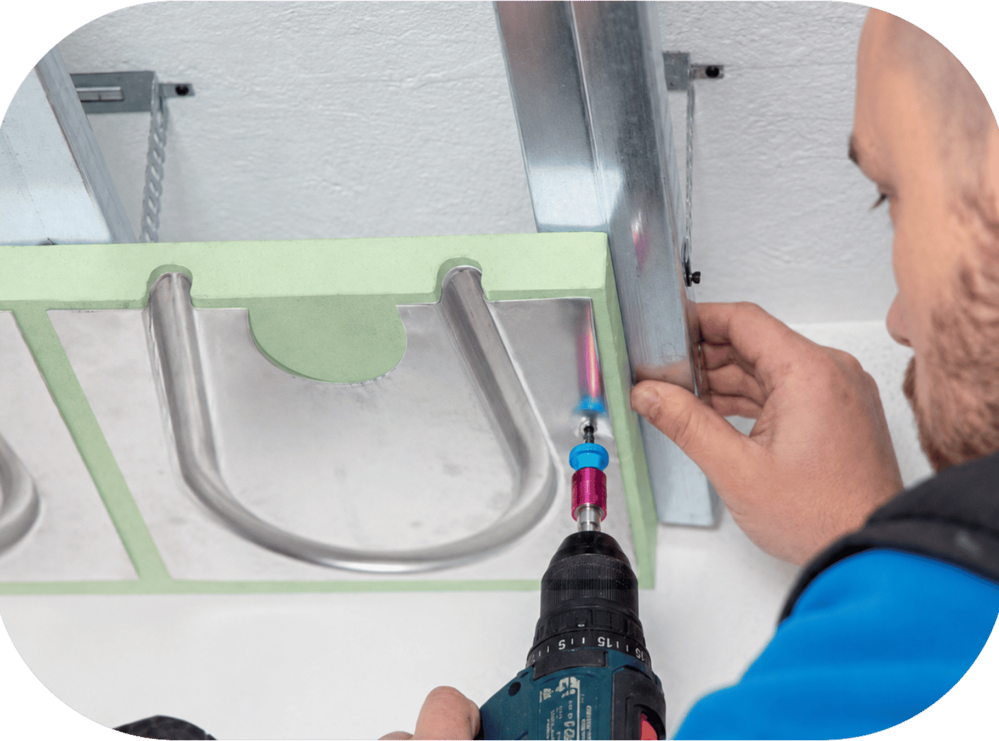 Installer processing an IDEAL Classic PET 30 heating panel